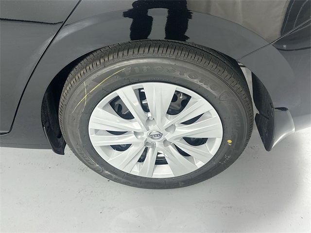 Vehicle image 10 of 27