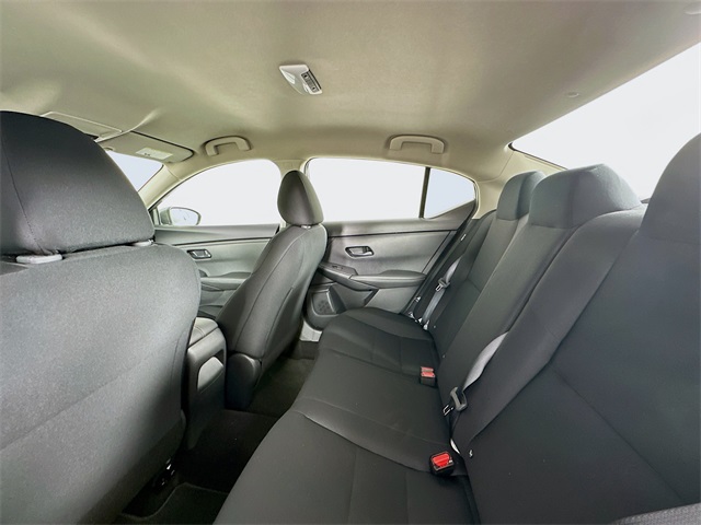 Vehicle image 24 of 27