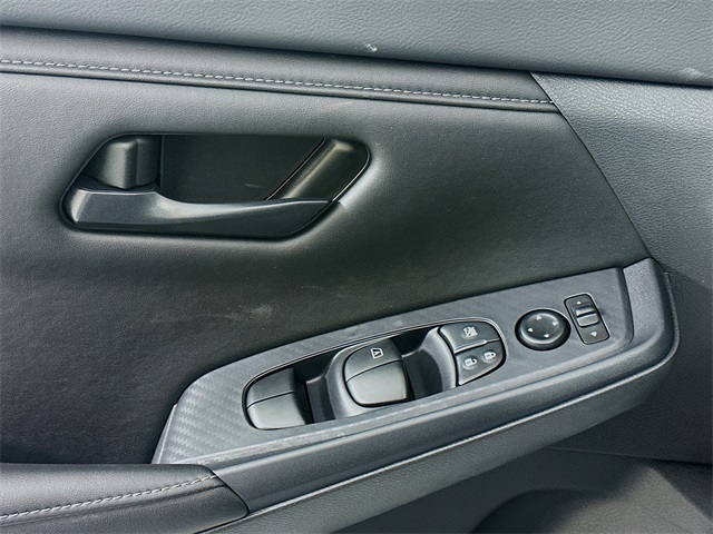 Vehicle image 19 of 27