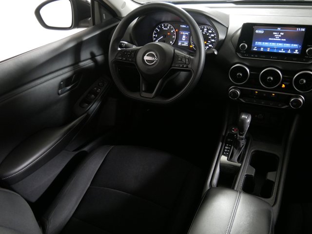 Vehicle image 9 of 33