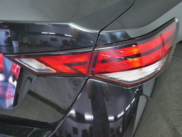 Vehicle image 17 of 33