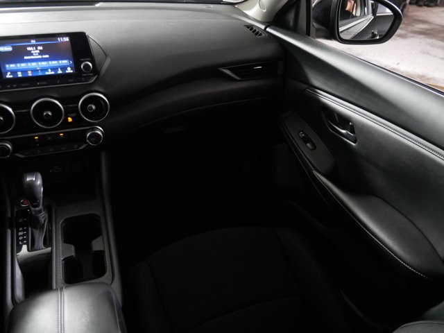 Vehicle image 11 of 33