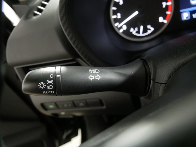 Vehicle image 31 of 33