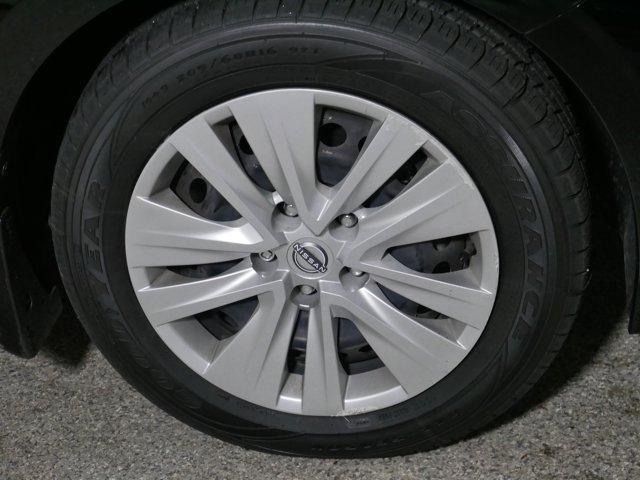 Vehicle image 15 of 33