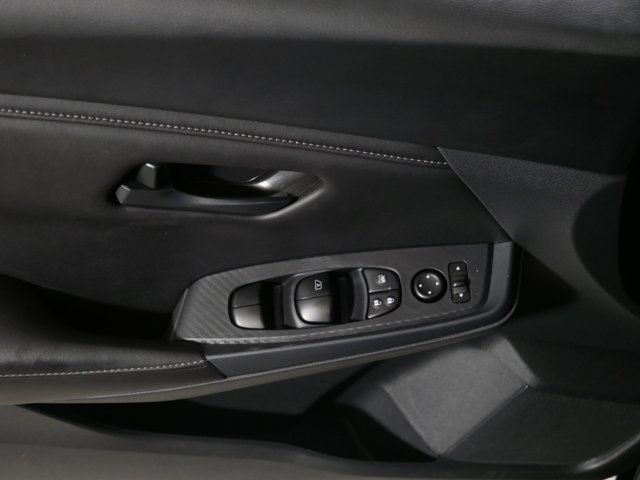 Vehicle image 19 of 33