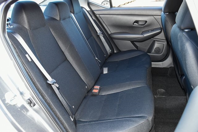 Vehicle image 27 of 37