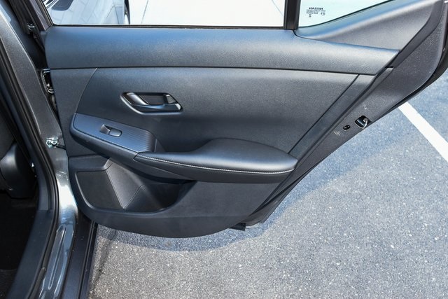 Vehicle image 25 of 37