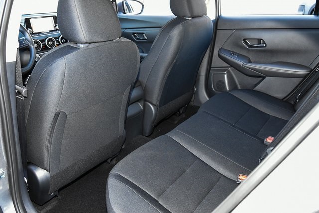 Vehicle image 18 of 37