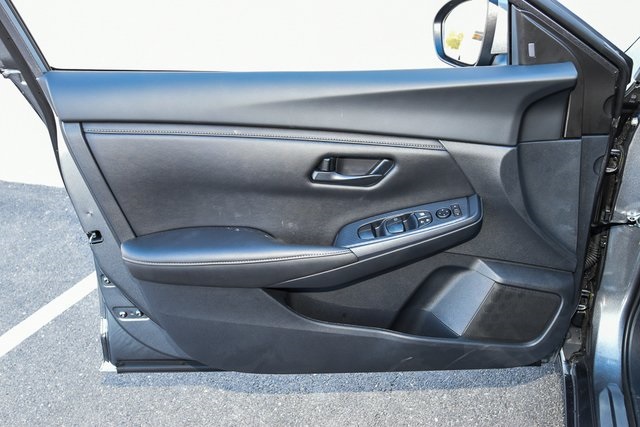 Vehicle image 14 of 37
