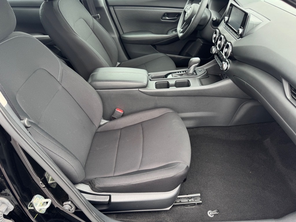 Vehicle image 16 of 22