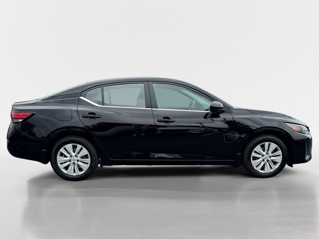 Vehicle image 4 of 22