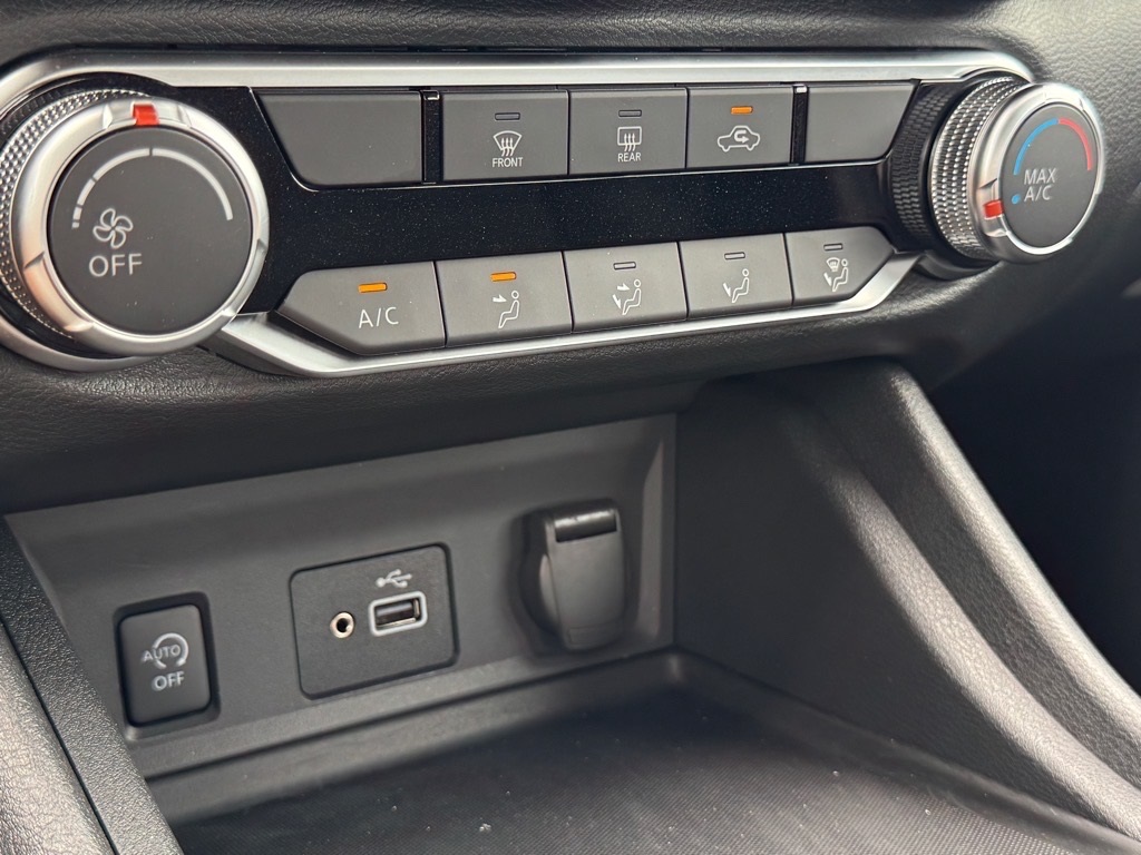 Vehicle image 13 of 22