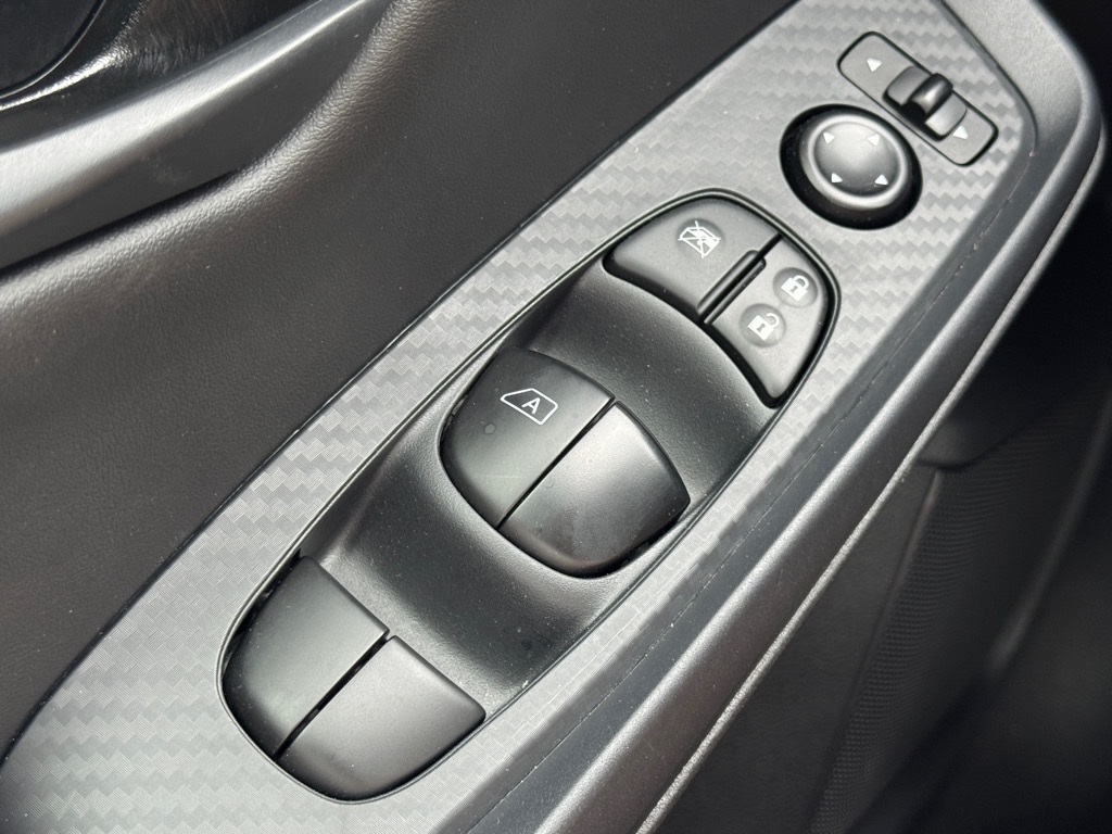 Vehicle image 15 of 22