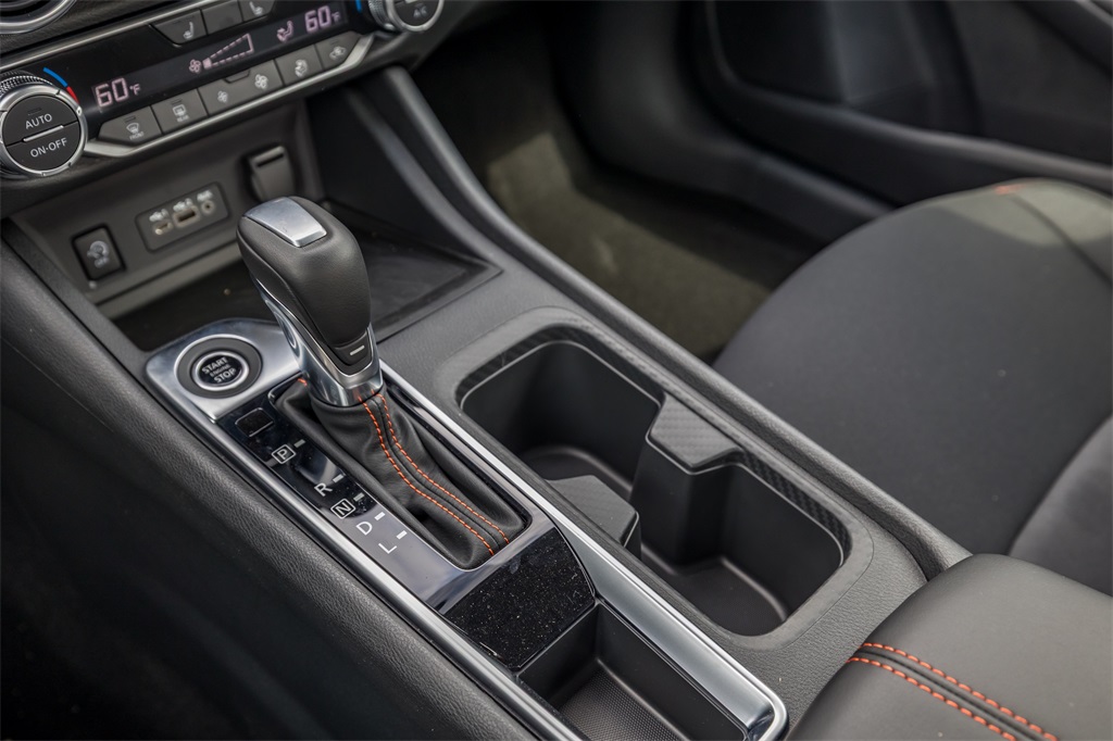 Vehicle image 13 of 16
