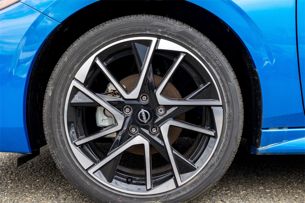 Vehicle image 9 of 16