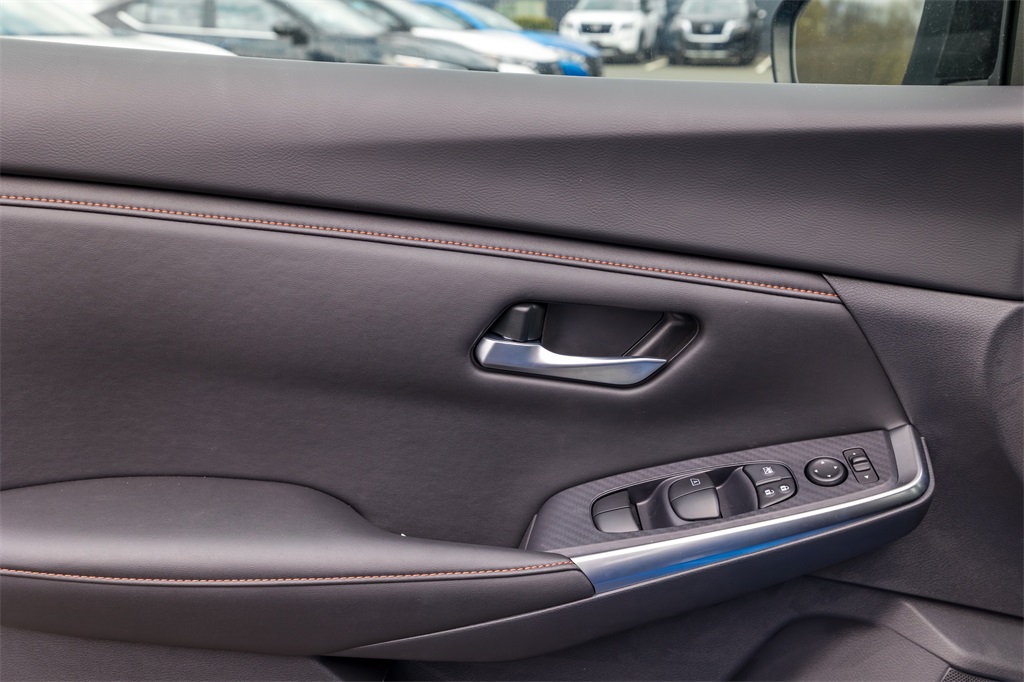 Vehicle image 10 of 16