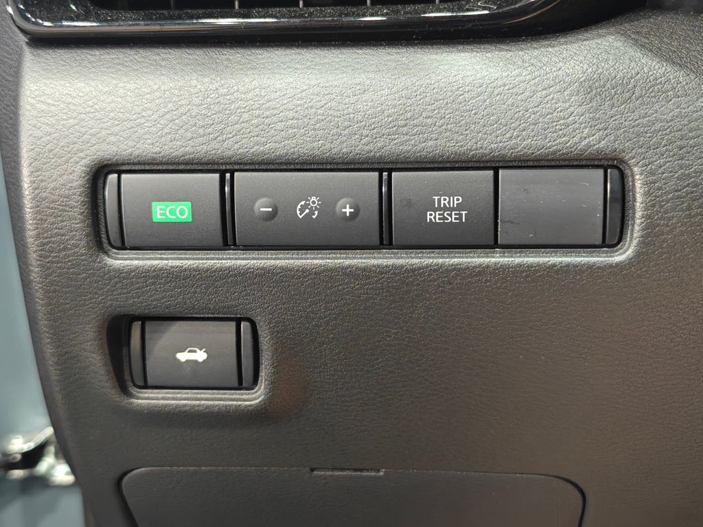 Vehicle image 37 of 52
