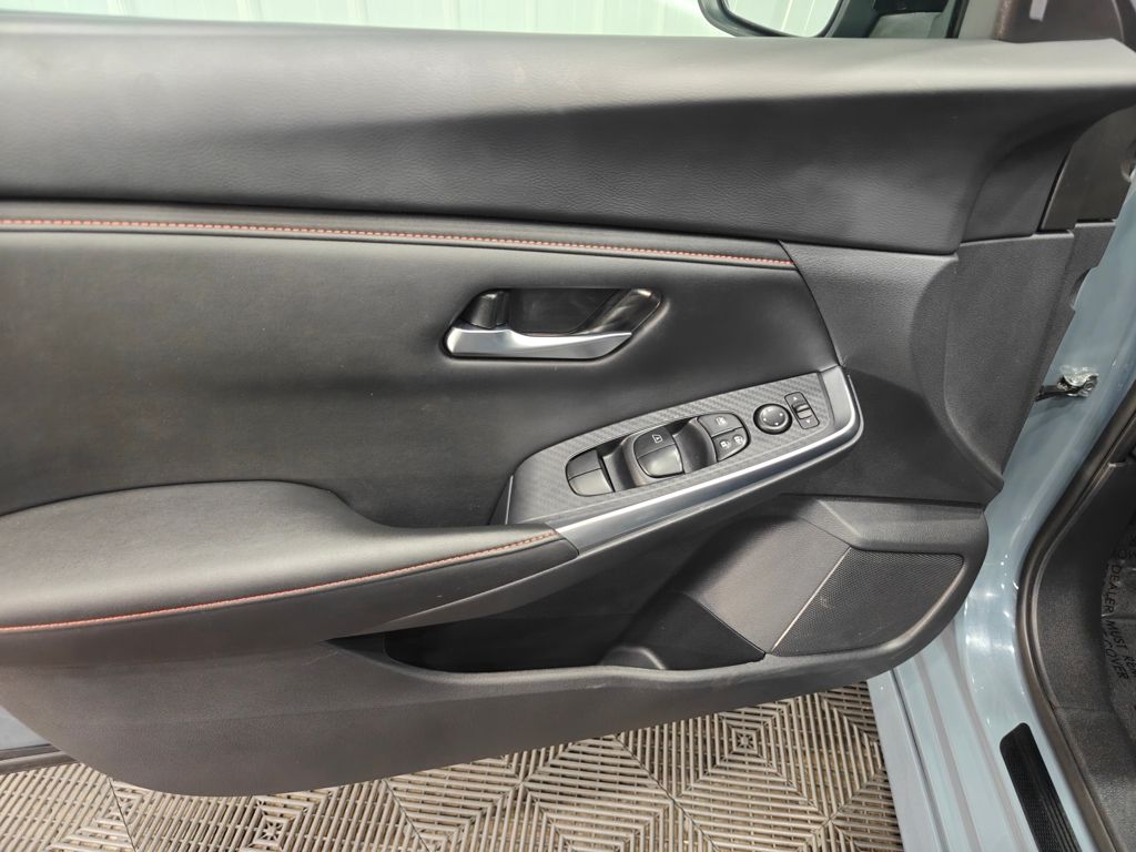 Vehicle image 41 of 52