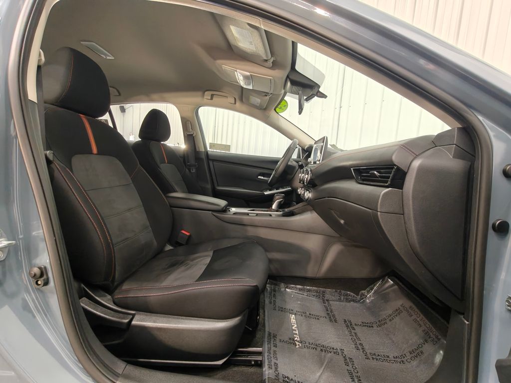 Vehicle image 23 of 52