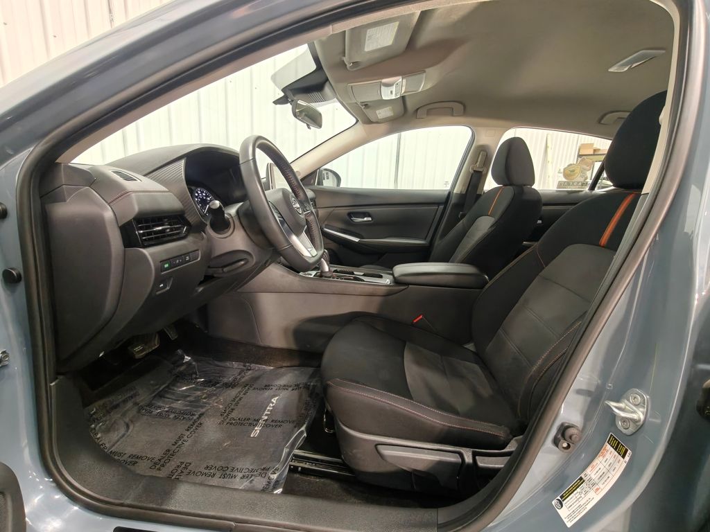 Vehicle image 25 of 52