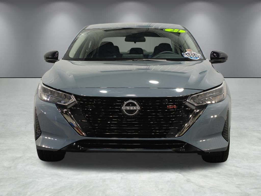 Vehicle image 4 of 52