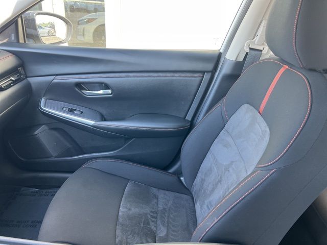 Vehicle image 8 of 19