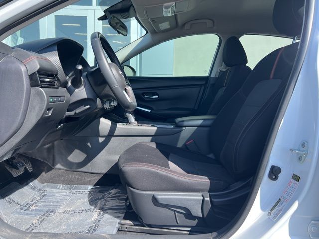 Vehicle image 7 of 19