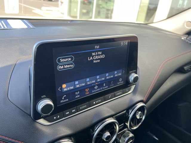Vehicle image 10 of 19