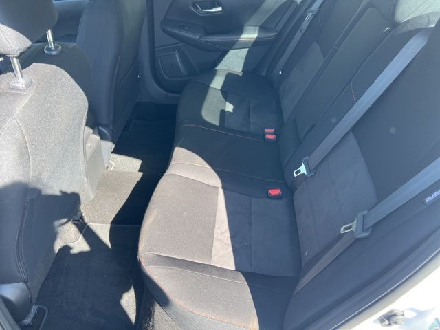 Vehicle image 17 of 19