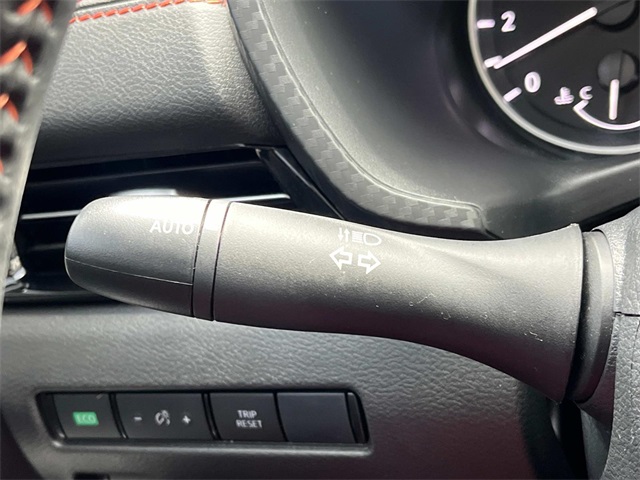 Vehicle image 38 of 42