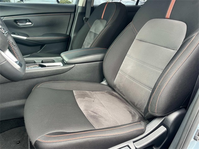 Vehicle image 10 of 42