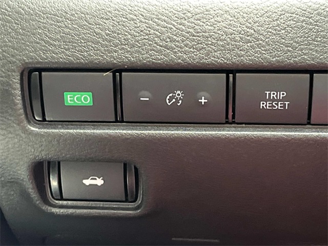Vehicle image 27 of 42
