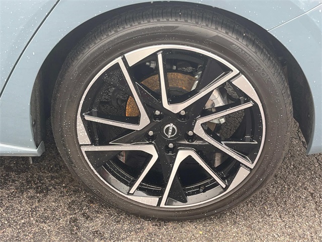 Vehicle image 9 of 42