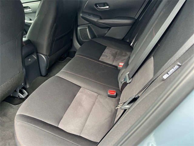 Vehicle image 14 of 42
