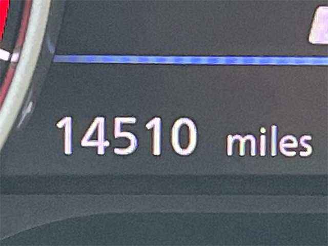 Vehicle image 18 of 42