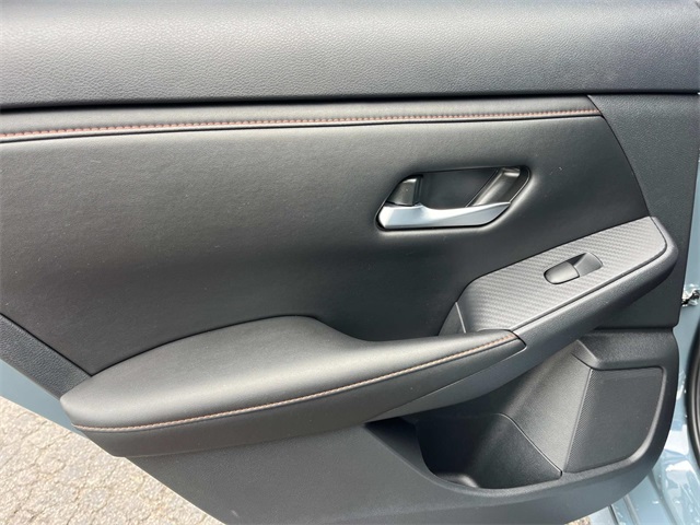 Vehicle image 23 of 42