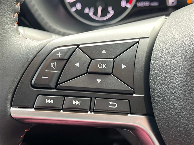Vehicle image 28 of 42