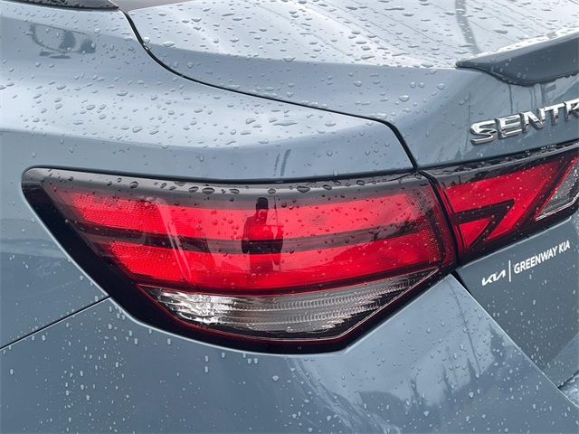 Vehicle image 33 of 42