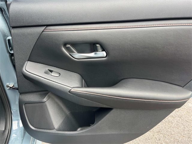 Vehicle image 24 of 42