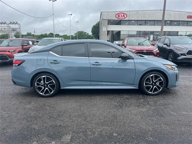 Vehicle image 4 of 42