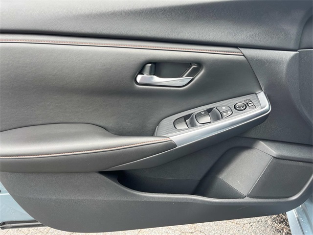 Vehicle image 22 of 42