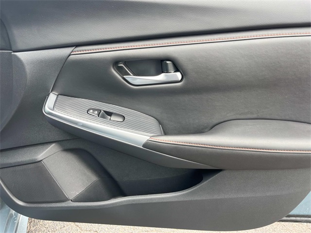 Vehicle image 25 of 42