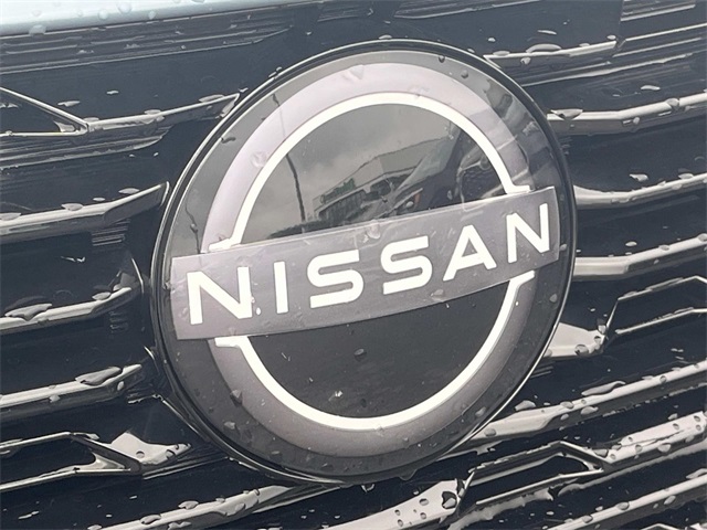 Vehicle image 40 of 42