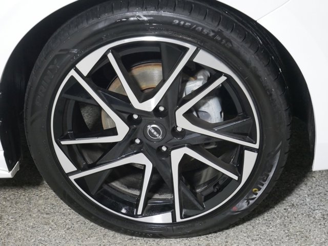 Vehicle image 15 of 33