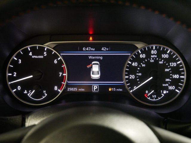 Vehicle image 21 of 33