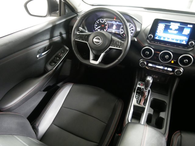 Vehicle image 9 of 33