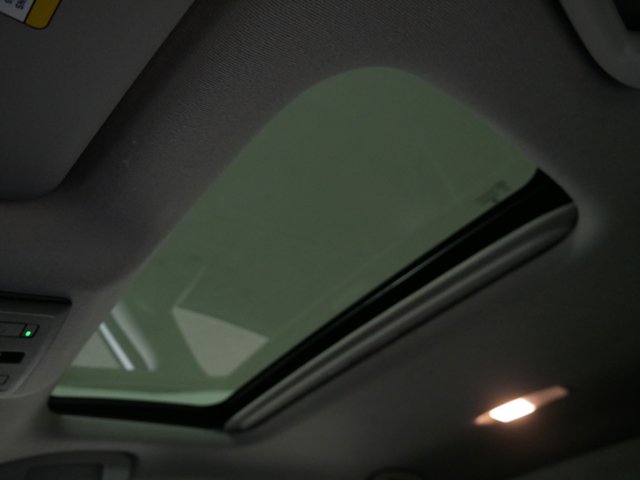 Vehicle image 31 of 33