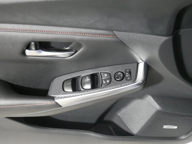 Vehicle image 19 of 33