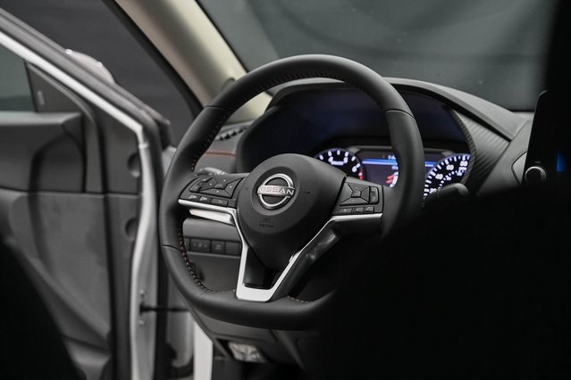 Vehicle image 14 of 32