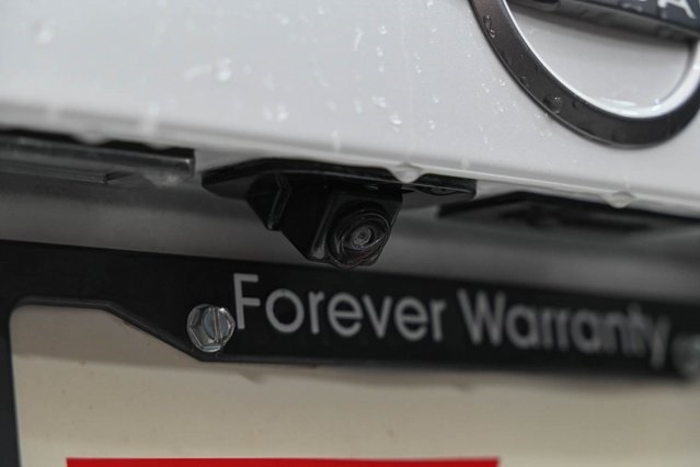 Vehicle image 13 of 32